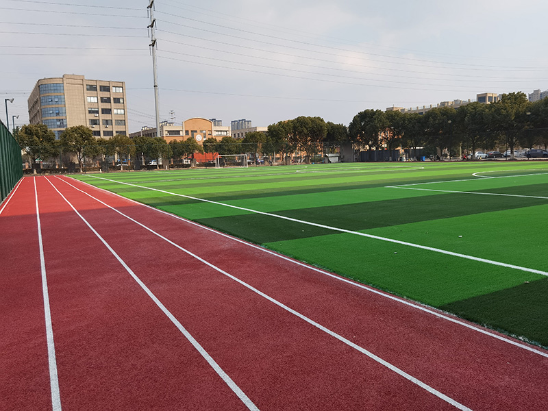 昆山某學校足球場 塑膠跑道 圍網燈光案例