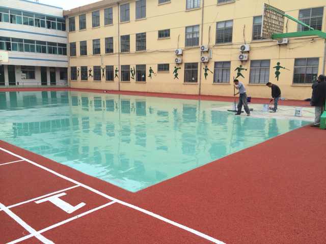 塑膠球場跑道使用膠水太多會不會有甲醛！