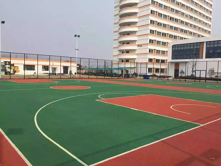 為什么說學?；@球場地面適合做硅pu球場材料？