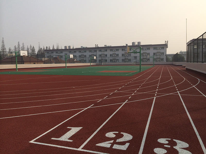 透氣式和預制式塑膠跑道區別與對比