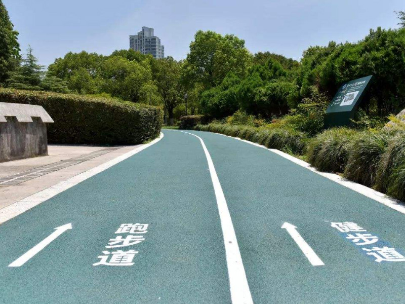 塑膠跑道施工現(xiàn)場(chǎng)