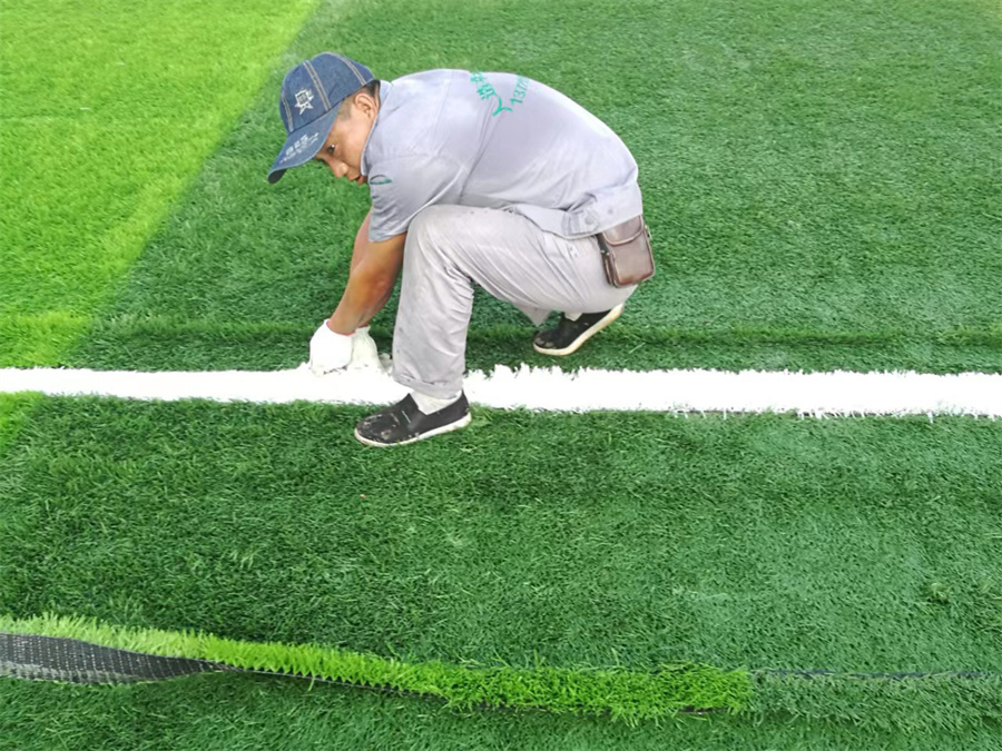 足球場人工草坪施工案例