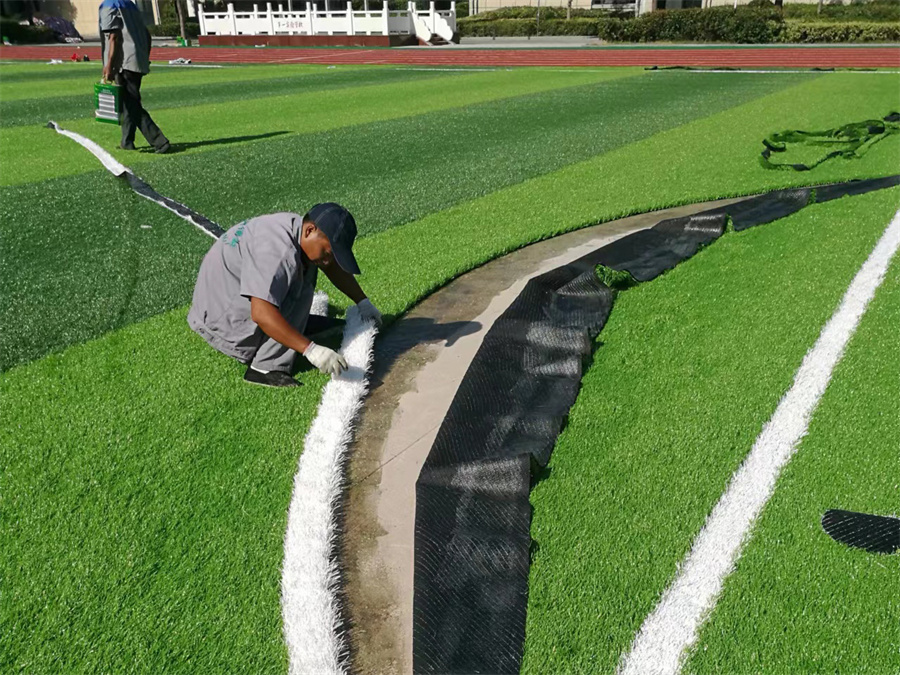 足球場人工草坪施工案例